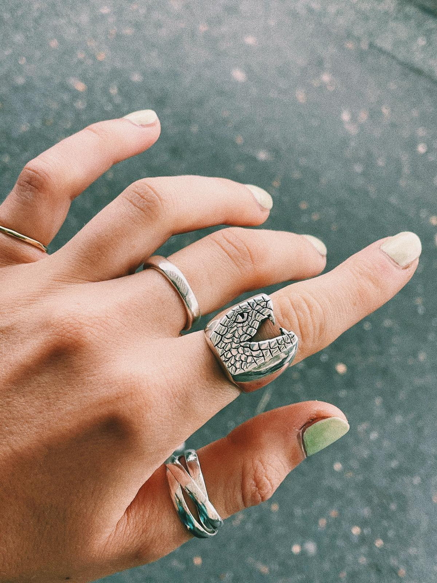 Fang Toothed Snake Ring